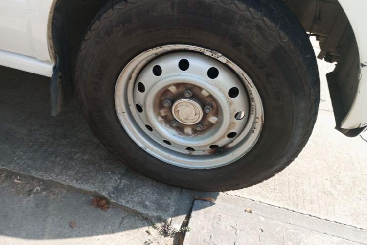 Used Dongfeng Xiaokang EC36 2021 Standard Model Guoxuan Hi-Tech Battery Right Front Wheel Hub