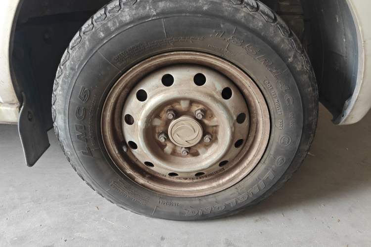 Used Dongfeng Xiaokang EC36 2021 Standard Model Guoxuan Hi-Tech Battery Right Front Wheel Hub