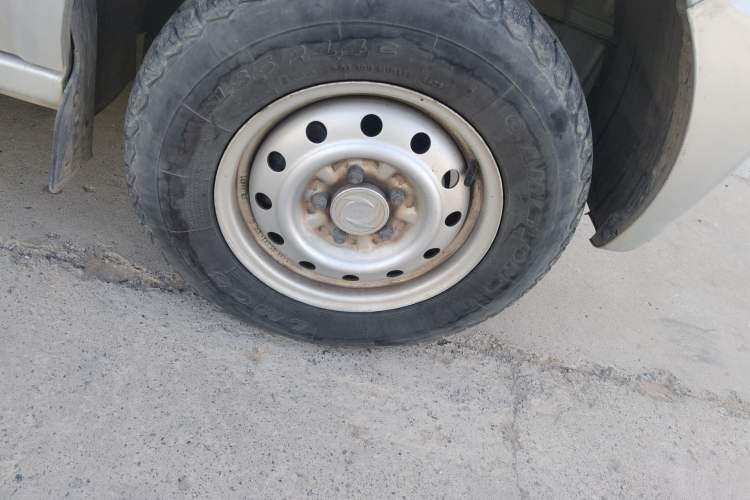 Used Dongfeng Xiaokang EC36 2022 Standard Edition CATL Battery Right Front Wheel Hub