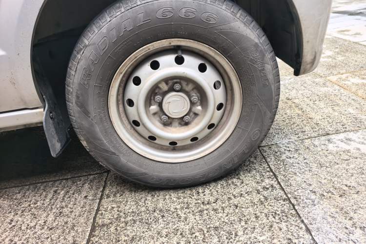 Used Dongfeng Xiaokang EC36 2022 Standard Edition CATL Battery Right Front Wheel Hub