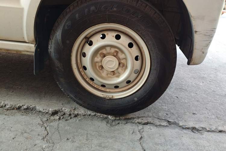Used Dongfeng Xiaokang EC36 2022 Standard Edition Guoxuan High-Tech Battery Right Front Wheel Hub