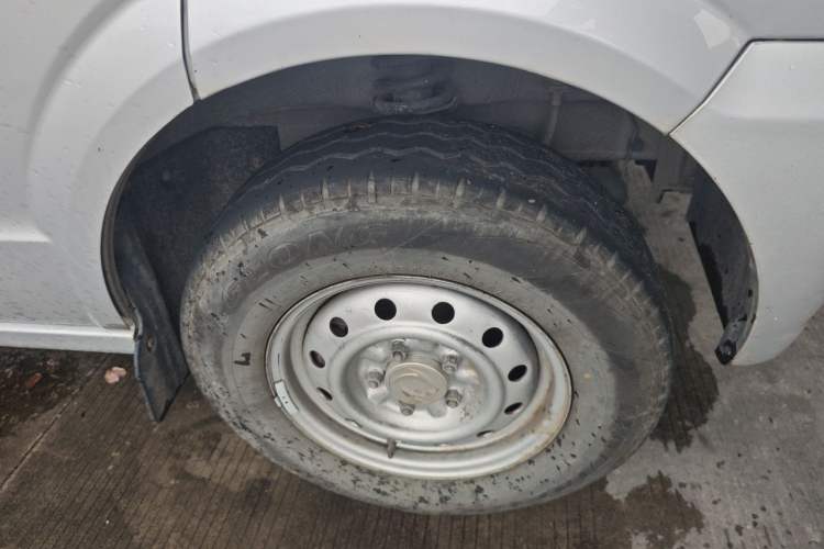 Used Dongfeng Xiaokang EC36 2022 Standard Edition CATL Battery Right Front Wheel Hub