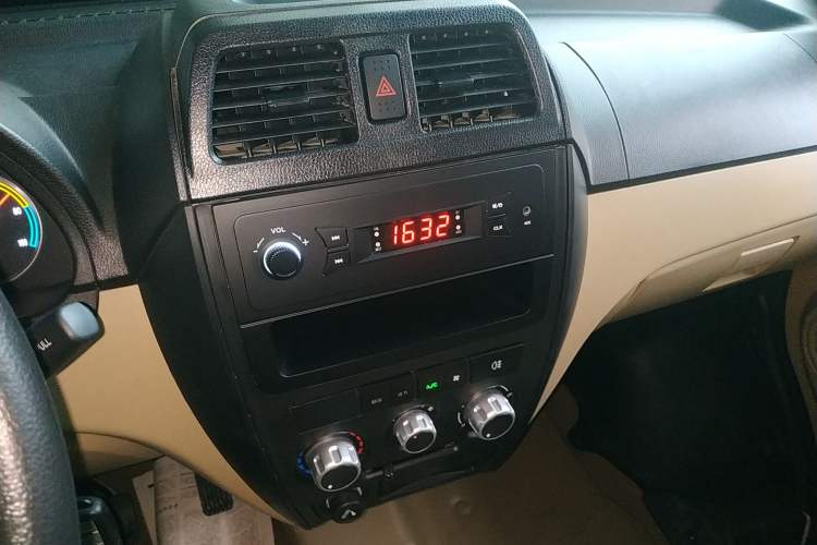 Used Dongfeng Xiaokang EC36 2022 Standard Edition CATL Battery Audio And AC Panel