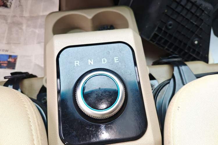 Used Dongfeng Xiaokang EC36 2022 Standard Edition CATL Battery Gear Lever