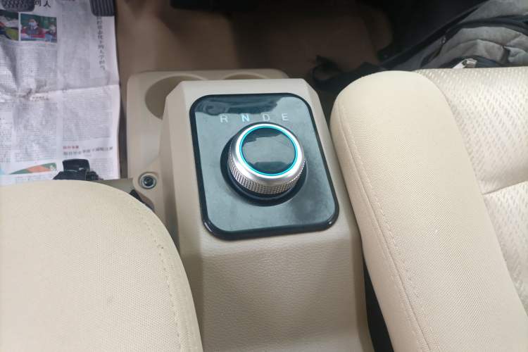 Used Dongfeng Xiaokang EC36 2022 Standard Edition CATL Battery Gear Lever