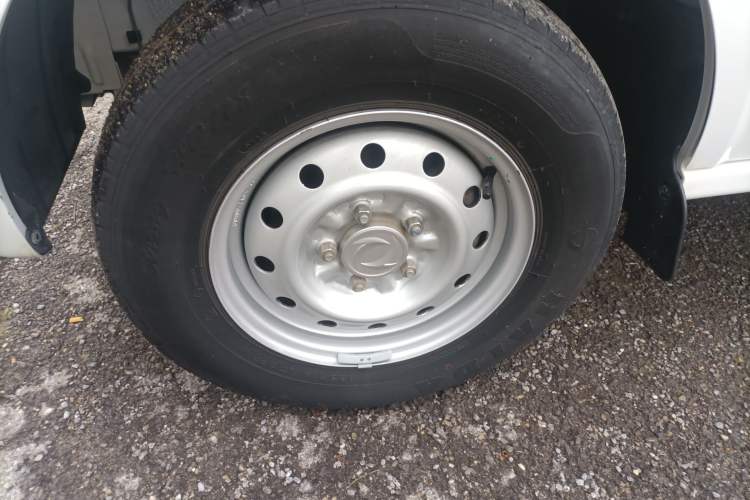 Used Dongfeng Xiaokang EC36 2022 Standard Edition CATL Battery Left Front Wheel Hub