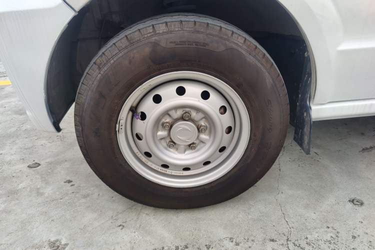 Used Dongfeng Xiaokang EC36 2022 Standard Edition CATL Battery Left Front Wheel Hub