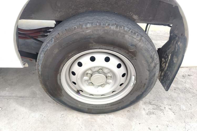 Used Dongfeng Xiaokang EC36 2022 Standard Edition CATL Battery Left Rear Wheel Hub