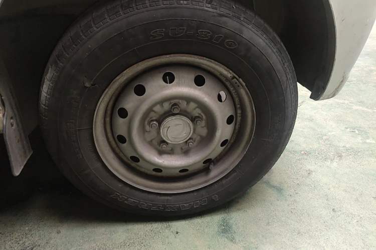 Used Dongfeng Xiaokang EC36 2022 Standard Edition CATL Battery Right Front Wheel Hub