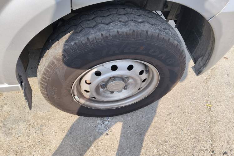 Used Dongfeng Xiaokang EC36II 2023 Chongqing Innovision 38.64 kWh Right Front Wheel Hub