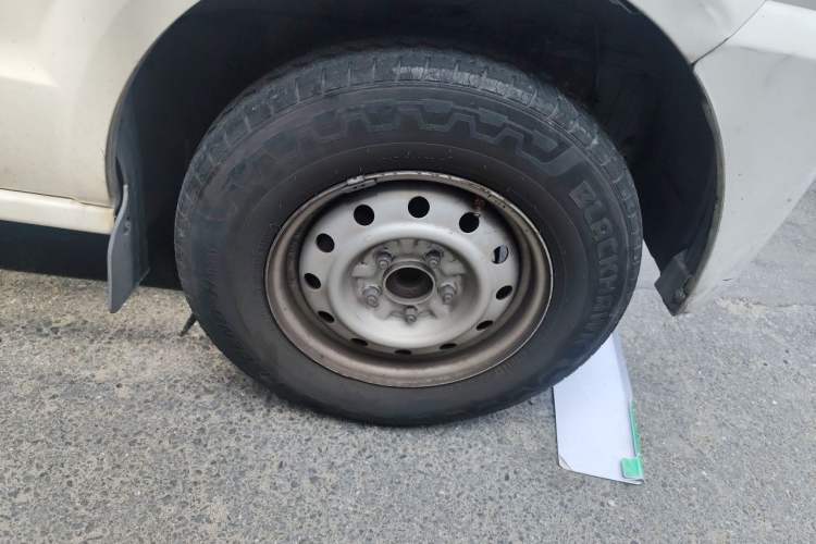Used Dongfeng Xiaokang EC36II 2023 Ningde Times 41.86 kWh Right Front Wheel Hub