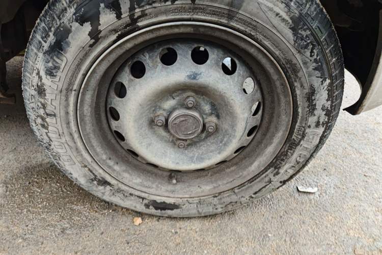 Used Dongfeng Xiaokang K01  Right Front Wheel Hub