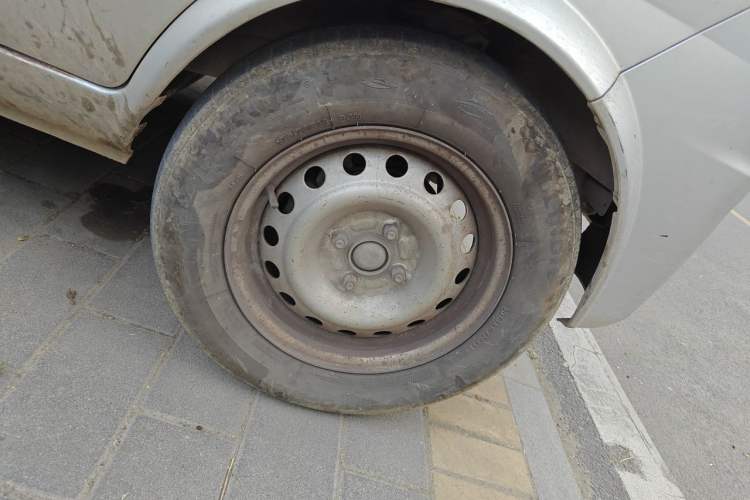 Used Dongfeng Xiaokang K01  Right Front Wheel Hub