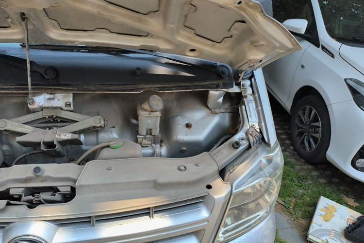 Used Dongfeng Xiaokang K01  Engine Bay Left