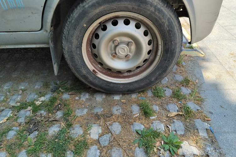 Used Dongfeng Xiaokang K01  Right Front Wheel Hub