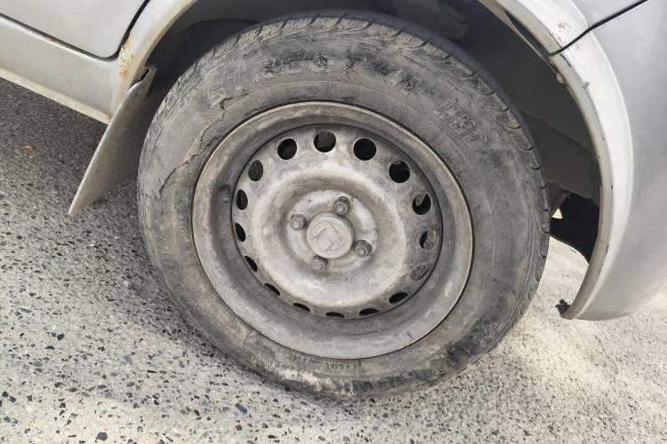 Used Dongfeng Xiaokang K01  Right Front Wheel Hub