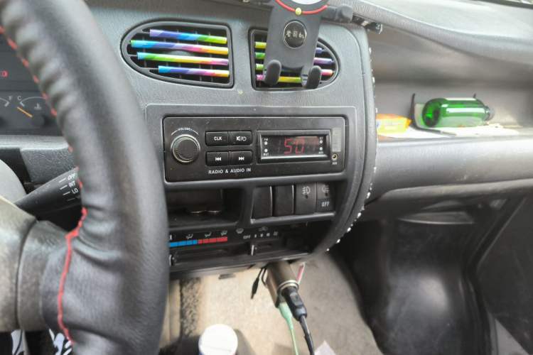 Used Dongfeng Xiaokang K02 2015 1.1L 2.0m Corrugated Cargo Box AF11-05 Audio And AC Panel