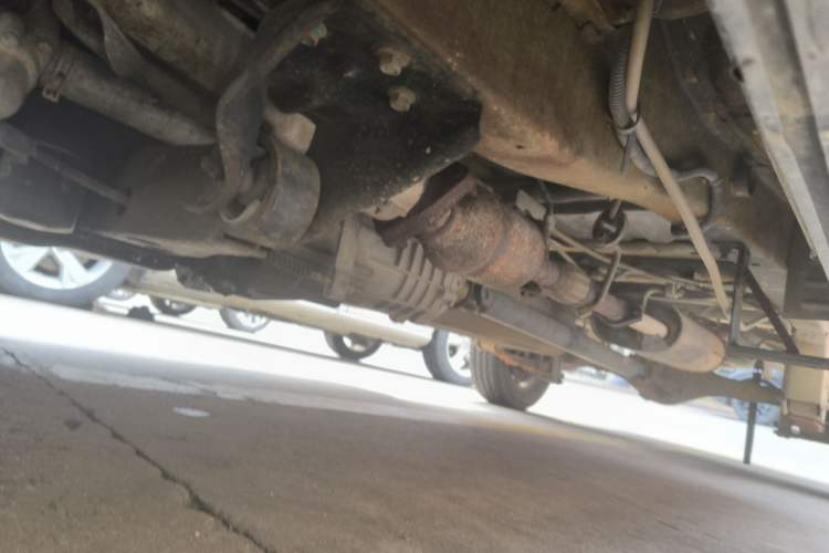 Used Dongfeng Xiaokang K02 2015 1.1L 2.0m Corrugated Cargo Box AF11-05 Chassis Front Left