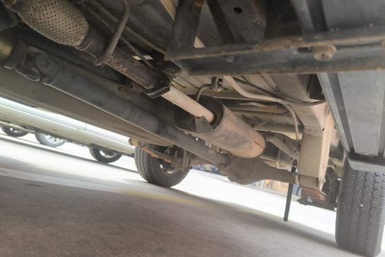 Used Dongfeng Xiaokang K02 2015 1.1L 2.0m Corrugated Cargo Box AF11-05 Chassis Rear