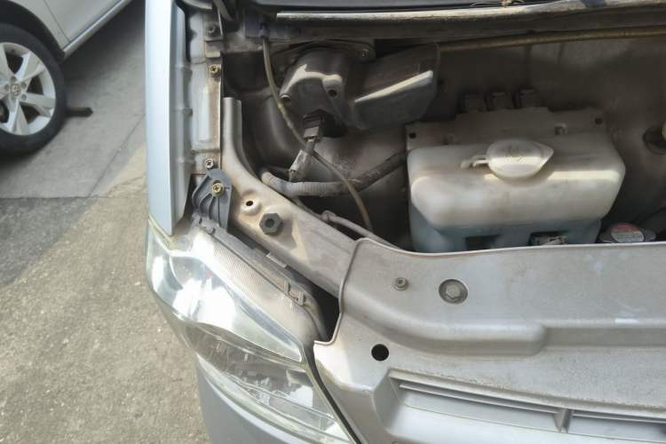 Used Dongfeng Xiaokang K02 2015 1.1L 2.0m Corrugated Cargo Box AF11-05 Engine Bay Right