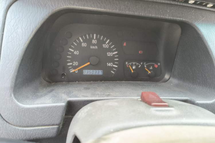 Used Dongfeng Xiaokang K02 2015 1.1L 2.0m Corrugated Cargo Box AF11-05 Odometer Close Up