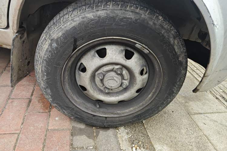 Used Dongfeng Xiaokang K05S  Right Front Wheel Hub