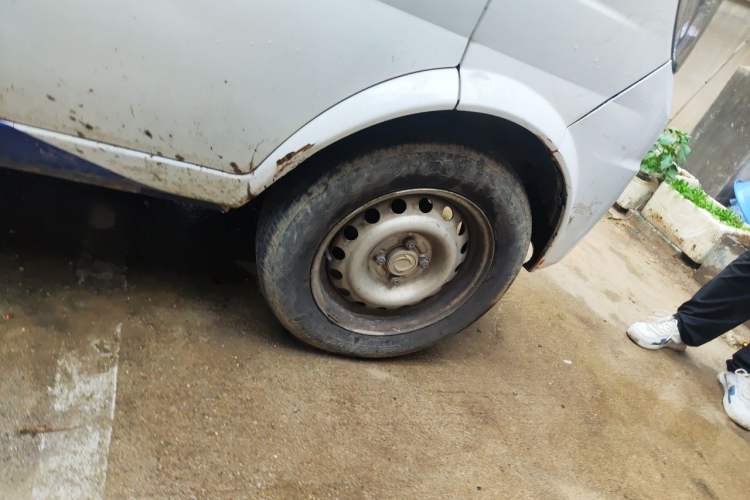 Used Dongfeng Xiaokang K05S  Right Front Wheel Hub