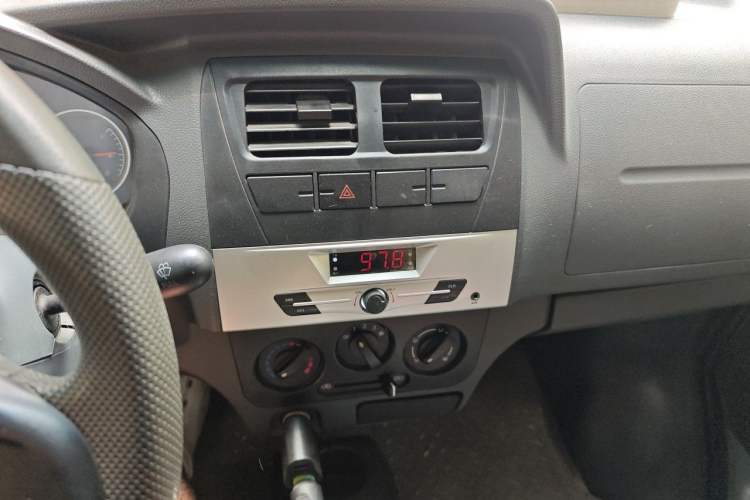 Used Dongfeng Xiaokang K05S 2016 1.2L Practical Version DK12-10 Audio And AC Panel