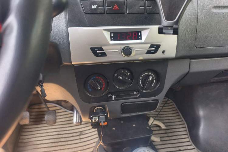 Used Dongfeng Xiaokang K05S 2016 1.2L Practical Version DK12-10 Audio And AC Panel