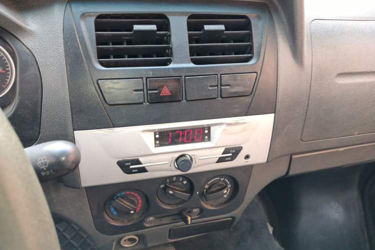 Used Dongfeng Xiaokang K05S 2016 1.2L Practical Version DK12-10 Audio And AC Panel
