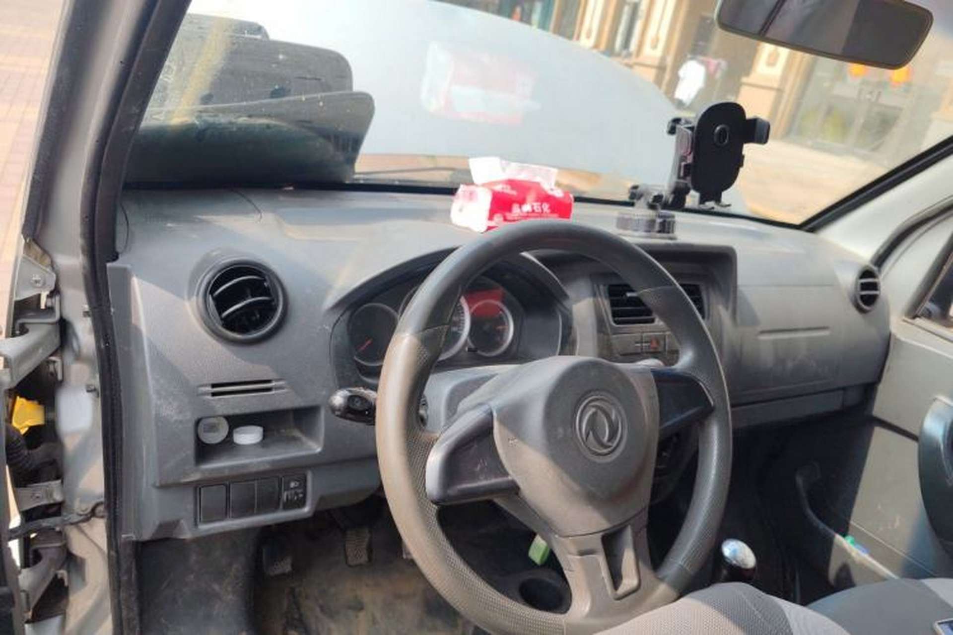Used Dongfeng Xiaokang K05S 2016 1.2L Practical Version DK12-10 Center Console