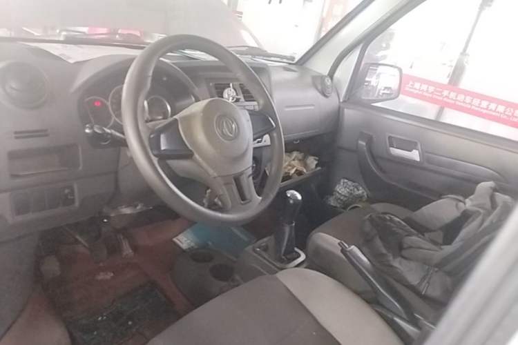 Used Dongfeng Xiaokang K05S 2016 1.2L Practical Version DK12-10 Center Console