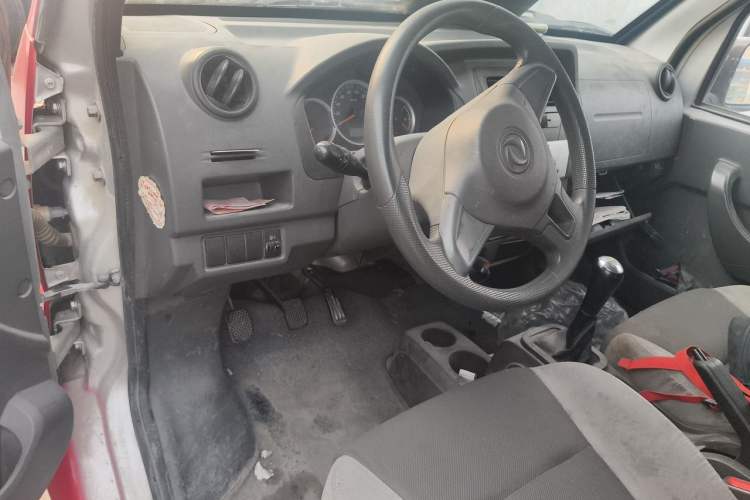 Used Dongfeng Xiaokang K05S 2016 1.2L Practical Version DK12-10 Center Console
