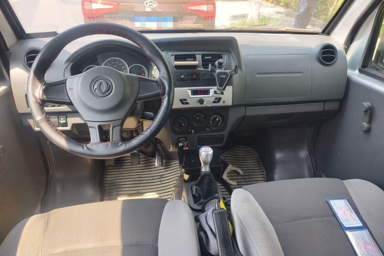 Used Dongfeng Xiaokang K05S 2016 1.2L Practical Version DK12-10 Center Console