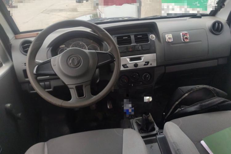 Used Dongfeng Xiaokang K05S 2016 1.2L Practical Version DK12-10 Center Console