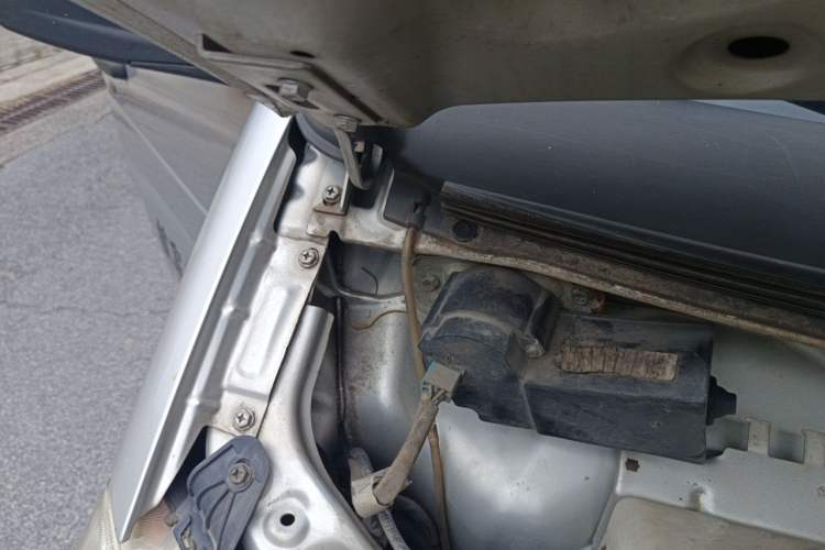 Used Dongfeng Xiaokang K05S 2016 1.2L Practical Version DK12-10 Engine Bay Right