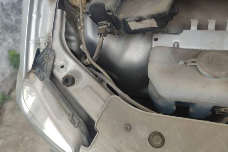 Used Dongfeng Xiaokang K05S 2016 1.2L Practical Version DK12-10 Engine Bay Right