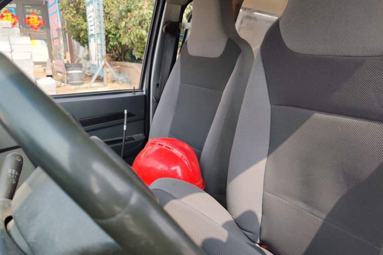 Used Dongfeng Xiaokang K05S 2016 1.2L Practical Version DK12-10 Left Front Seat