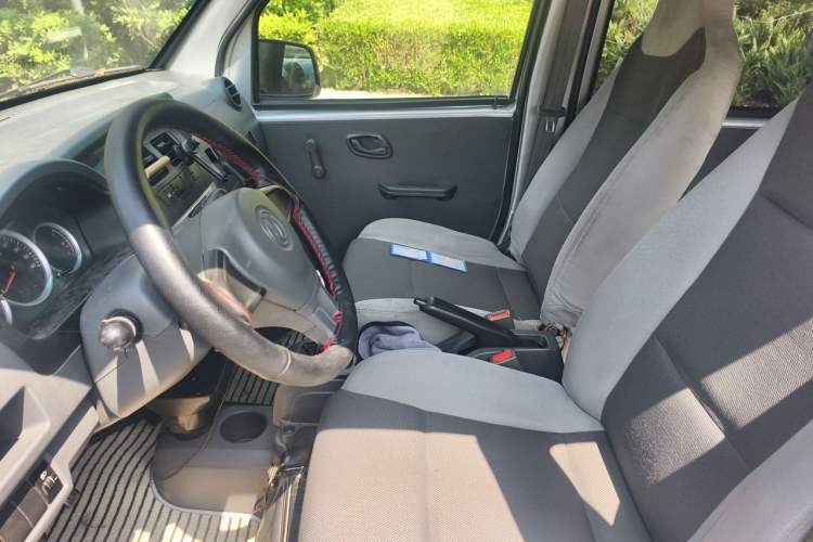 Used Dongfeng Xiaokang K05S 2016 1.2L Practical Version DK12-10 Left Front Seat