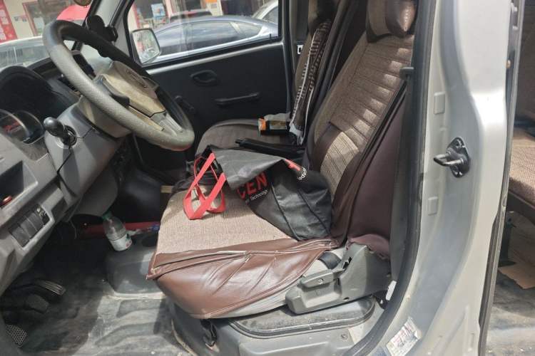 Used Dongfeng Xiaokang K05S 2016 1.2L Practical Version DK12-10 Left Front Seat