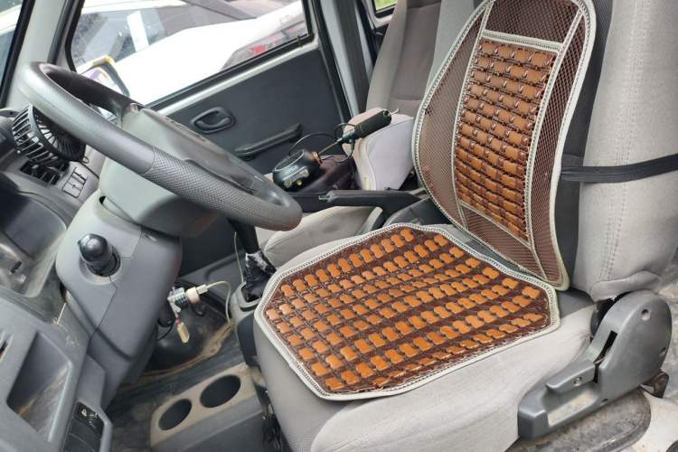 Used Dongfeng Xiaokang K05S 2016 1.2L Practical Version DK12-10 Left Front Seat