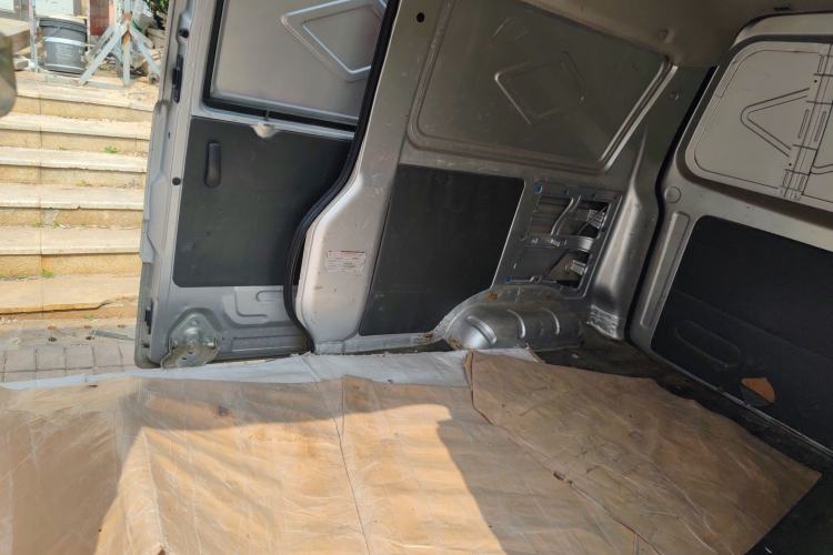 Used Dongfeng Xiaokang K05S 2016 1.2L Practical Version DK12-10 Left Rear Seat