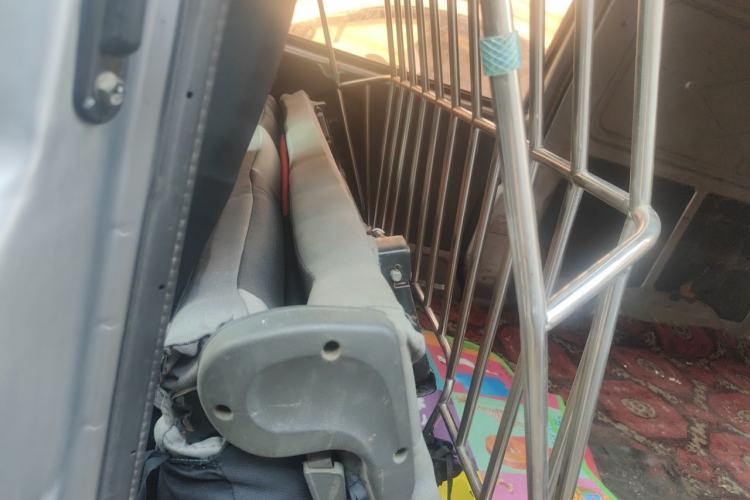 Used Dongfeng Xiaokang K05S 2016 1.2L Practical Version DK12-10 Left Rear Seat