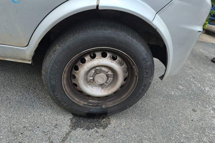 Used Dongfeng Xiaokang K05S  Right Front Wheel Hub