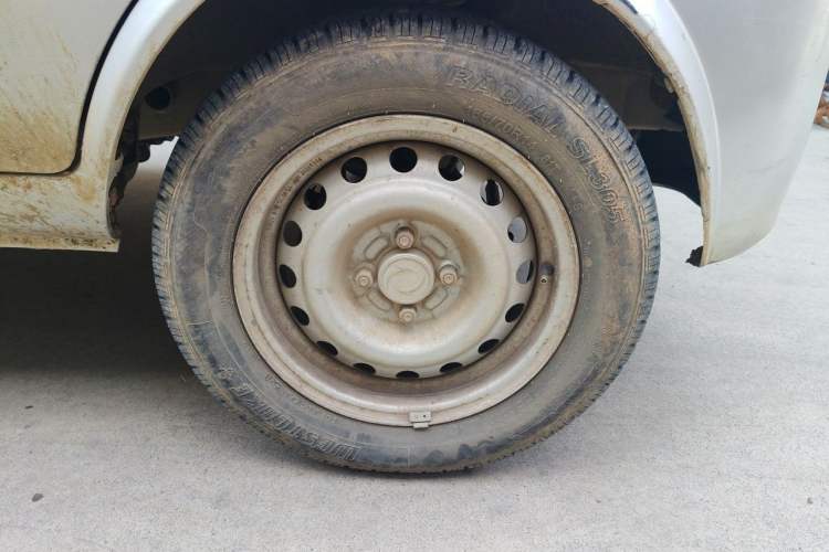 Used Dongfeng Xiaokang K05S 2016 1.2L Practical Version DK12-10 Right Front Wheel Hub