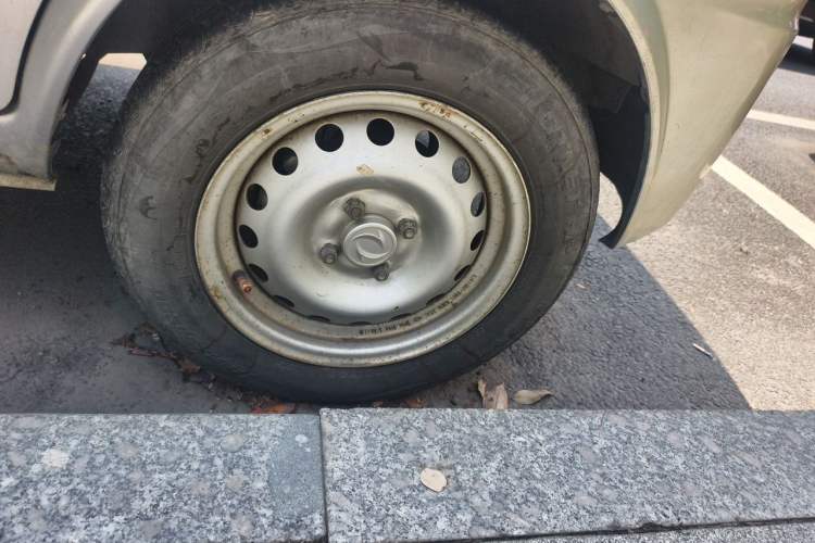 Used Dongfeng Xiaokang K05S 2016 1.2L Practical Version DK12-10 Right Front Wheel Hub