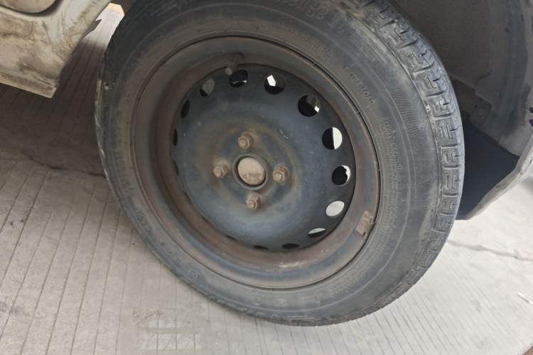 Used Dongfeng Xiaokang K05S 2016 1.2L Practical Version DK12-10 Right Front Wheel Hub