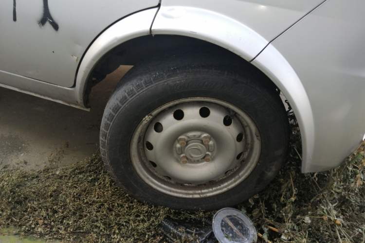 Used Dongfeng Xiaokang K05S  Right Front Wheel Hub