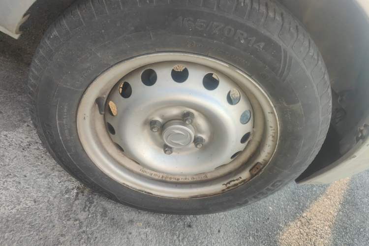 Used Dongfeng Xiaokang K05S 2016 1.2L Practical Version DK12-10 Right Front Wheel Hub