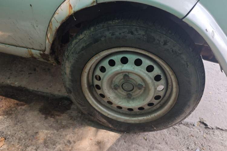 Used Dongfeng Xiaokang K05S 2016 1.2L Practical Version DK12-10 Right Front Wheel Hub